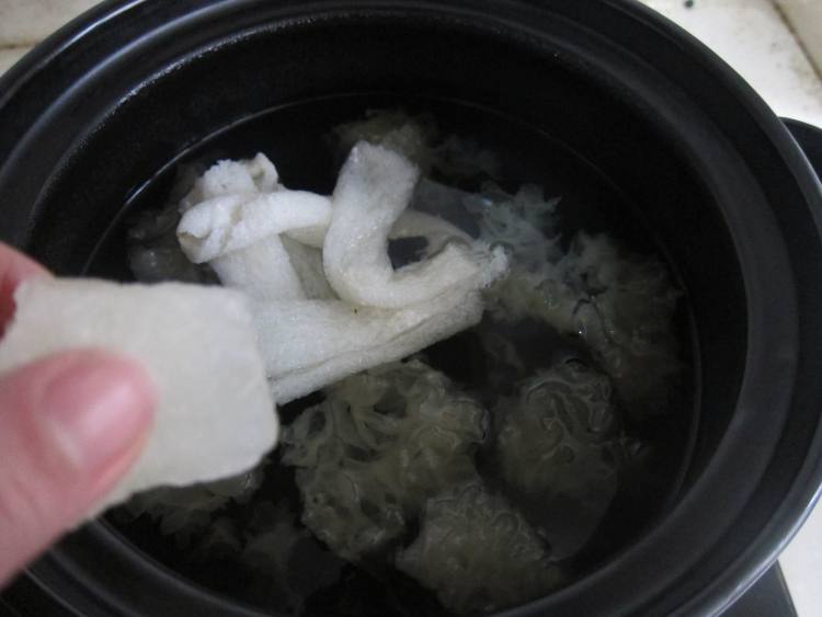 竹荪银耳汤步骤5