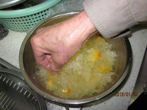 蒜苗炒银耳步骤2