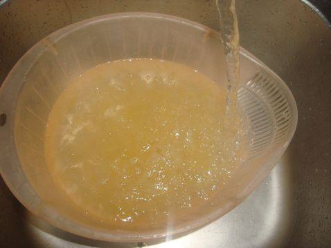 银耳雪梨腔骨汤步骤4