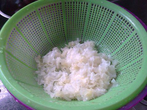 红枣银耳杮饼甜汤步骤3