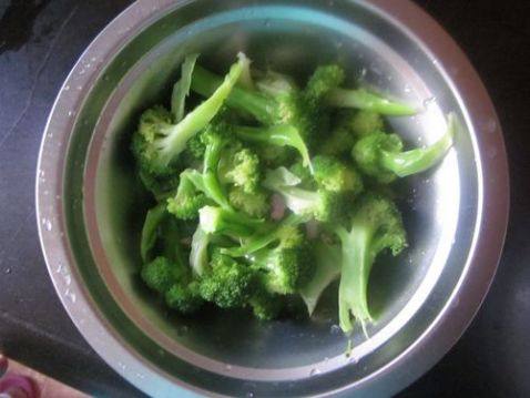 西兰花拌双耳步骤2