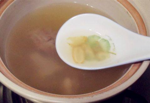 花旗参煲瘦肉步骤4