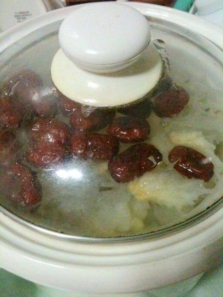 双蓉红枣银耳汤步骤5