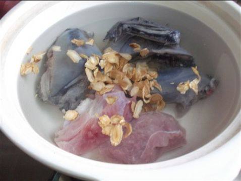 花旗参竹丝鸡汤步骤3