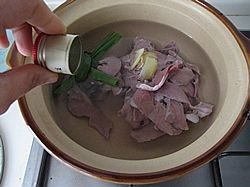 虫草枸杞猪心汤步骤3