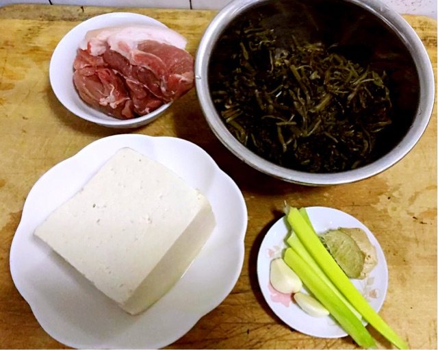雪里蕻炖豆腐步骤1