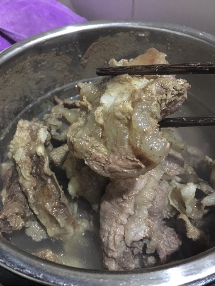 萝卜焖牛腩步骤2