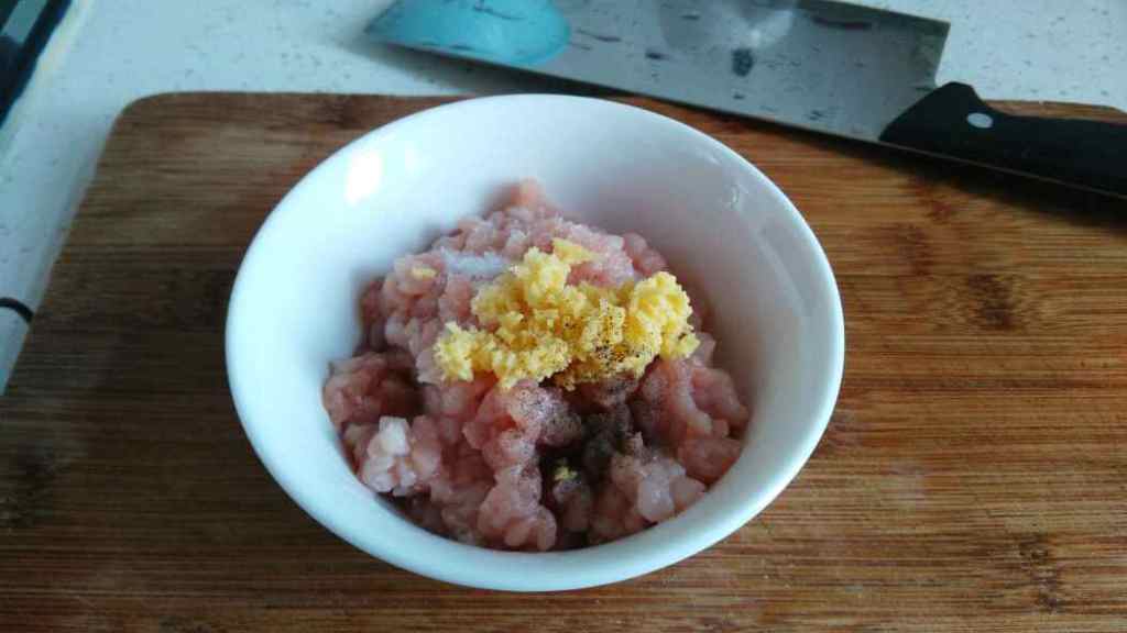 胡萝卜皮蛋瘦肉粥步骤6