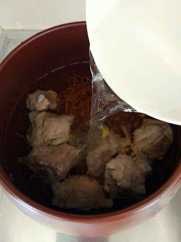 虫草花干贝排骨汤步骤4