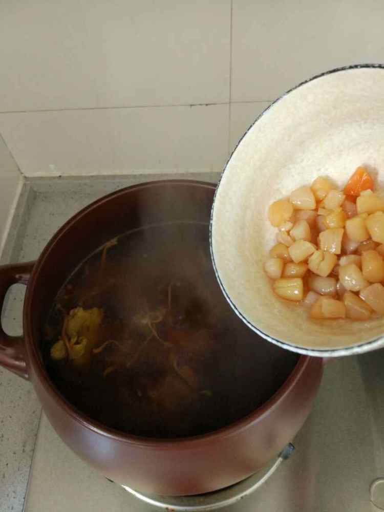 虫草花干贝排骨汤步骤7
