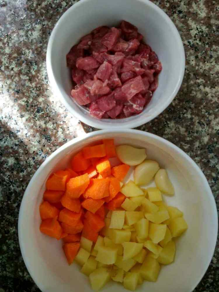 土豆牛肉焖饭步骤1