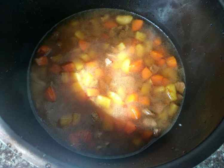 土豆牛肉焖饭步骤6