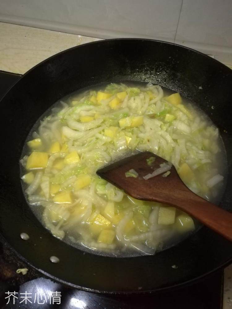 白菜香菇肉丸煲步骤7
