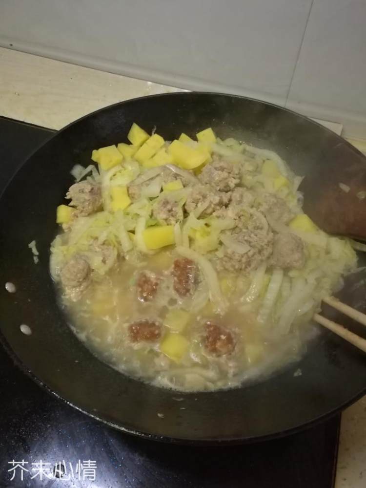白菜香菇肉丸煲步骤8