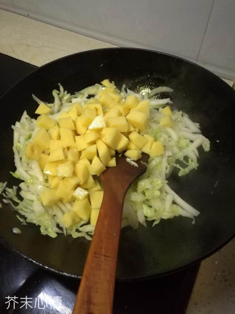 白菜香菇肉丸煲步骤6