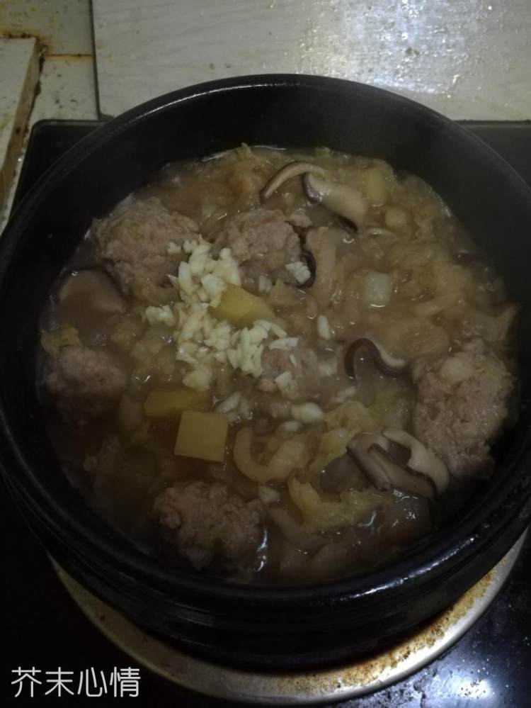 白菜香菇肉丸煲步骤11