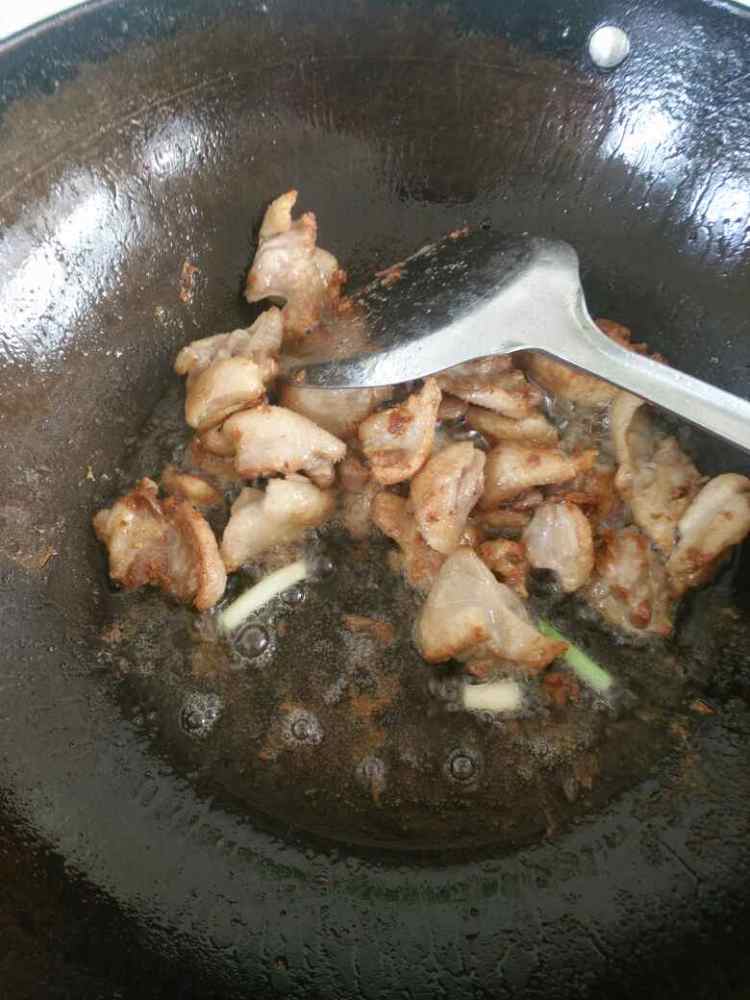 酸萝卜炖鸭翅根步骤5