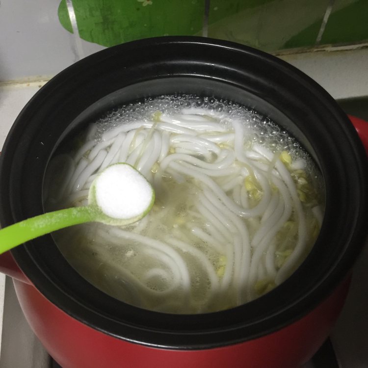 牛肉粉条麻辣砂锅步骤6