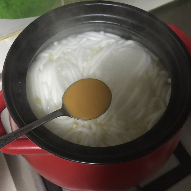 牛肉粉条麻辣砂锅步骤10