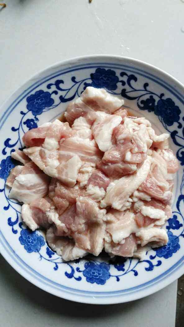 洋葱爆炒五花肉步骤2