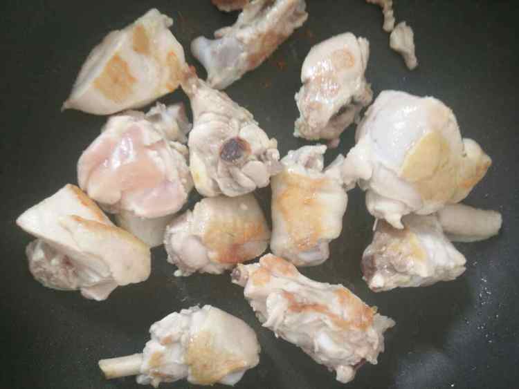香菇鸡腿汤步骤4