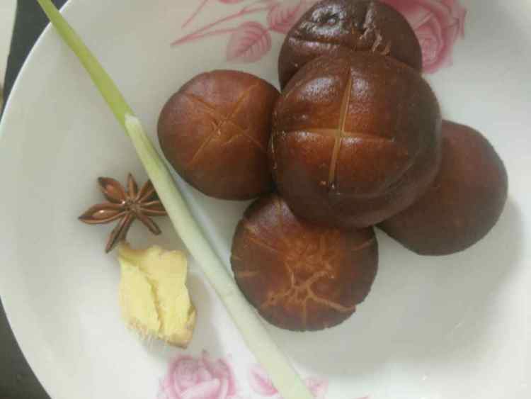 香菇鸡腿汤步骤5