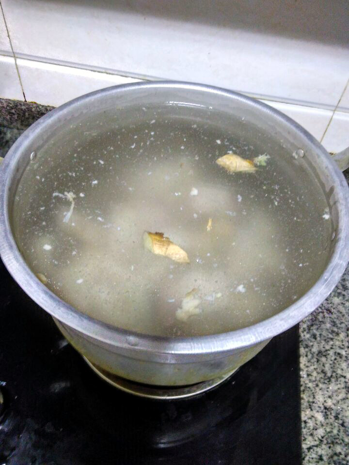 白萝卜羊脚汤步骤6