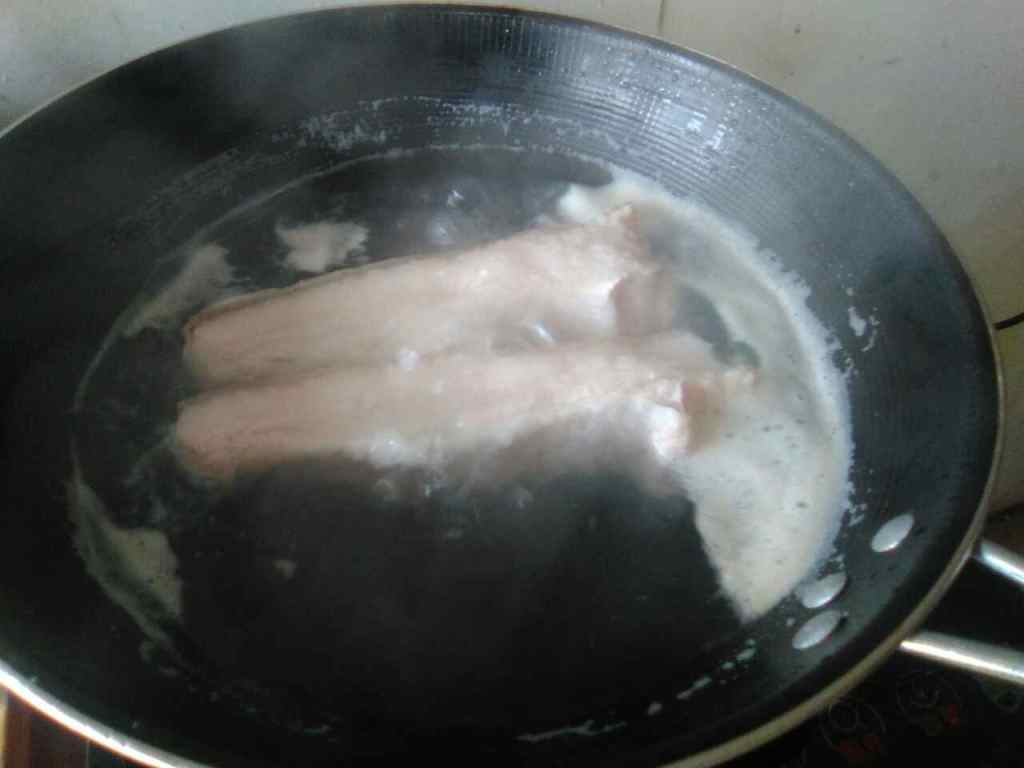 五花肉炒盐菜步骤3