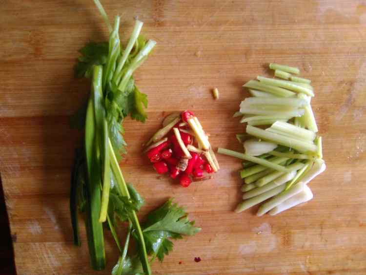 五花肉炒盐菜步骤1