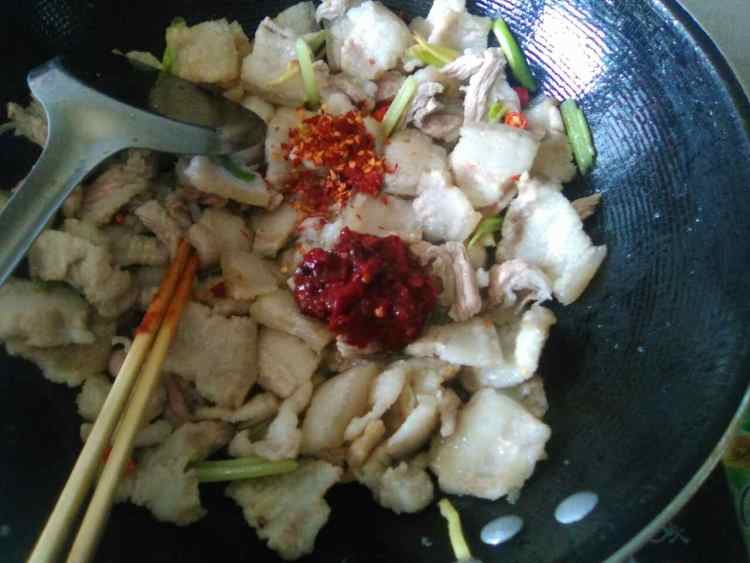 五花肉炒盐菜步骤5