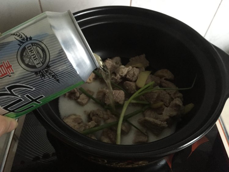 西红柿土豆牛腩煲步骤3