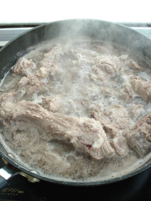 浓香骨汤豆腐火锅步骤2