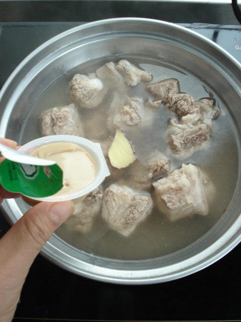 浓香骨汤豆腐火锅步骤4