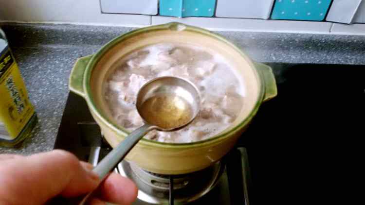 清汤羊肉萝卜煲步骤4