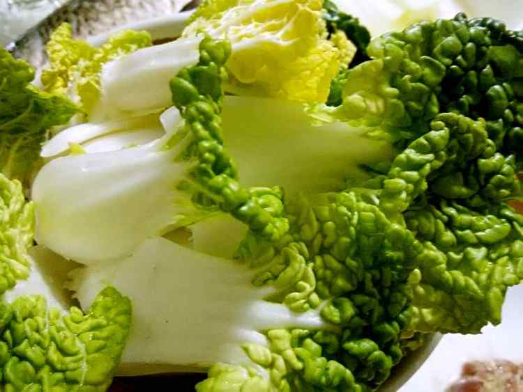 砂锅白菜炖粉丝步骤1