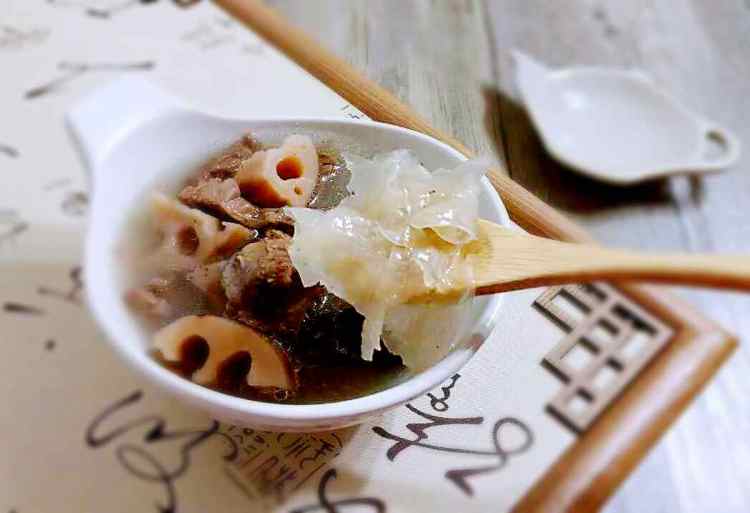 雪耳莲藕清补羊肉汤步骤7