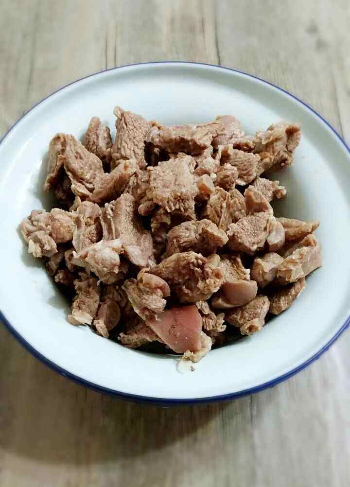 雪耳莲藕清补羊肉汤步骤1