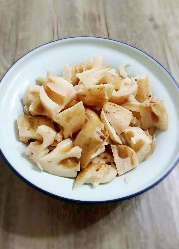 雪耳莲藕清补羊肉汤步骤2