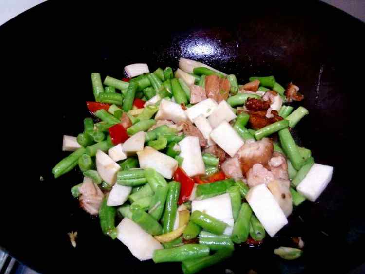 架豆王焖红烧猪肉罐头步骤4