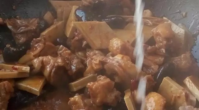 香干焖老鸭步骤8