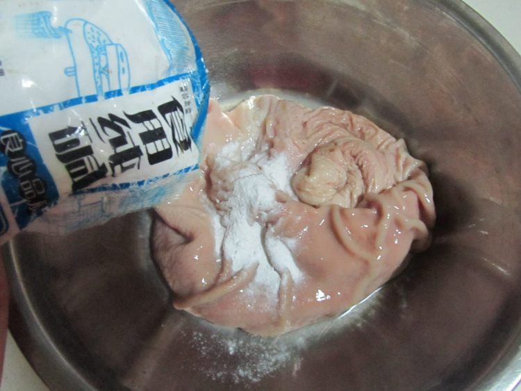 肚片木耳花生汤步骤1