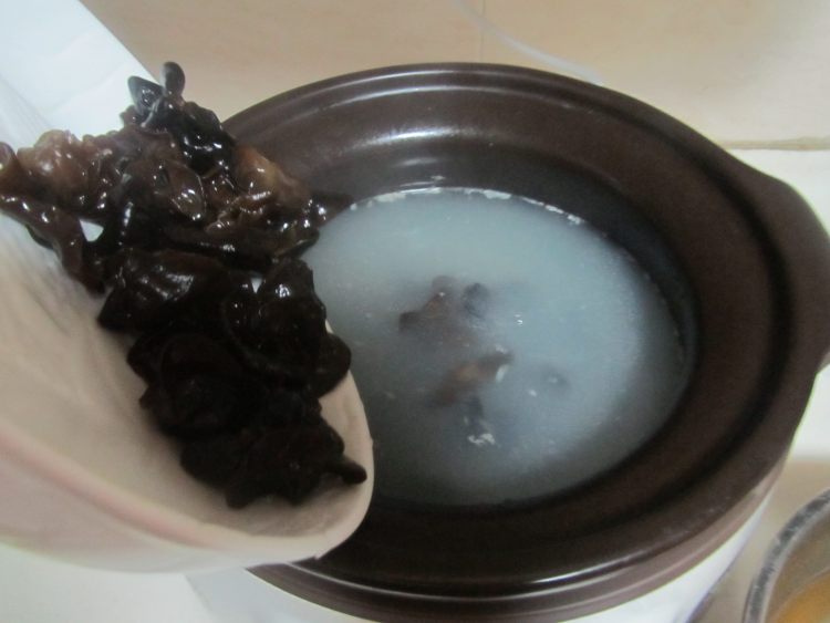 肚片木耳花生汤步骤9