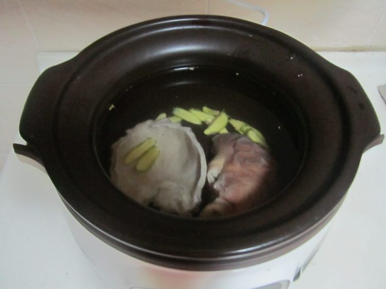 肚片木耳花生汤步骤6