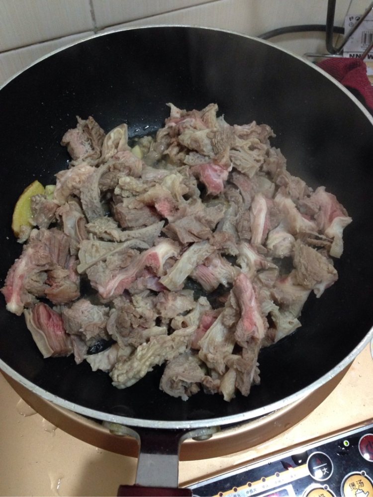 萝卜牛腩步骤4