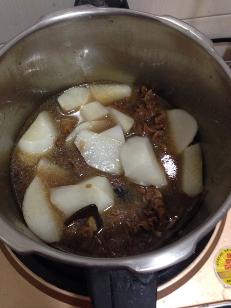 萝卜牛腩步骤9