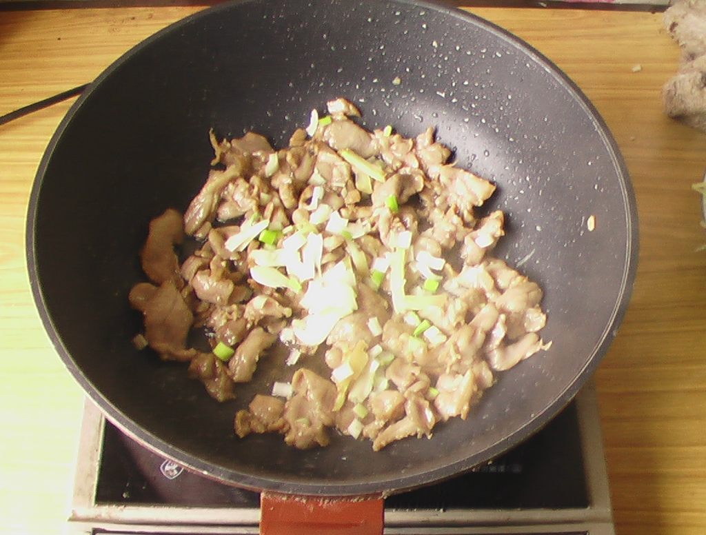 蒜苔炒羊肉步骤6