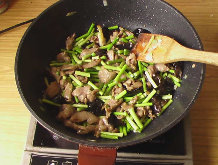 蒜苔炒羊肉步骤8
