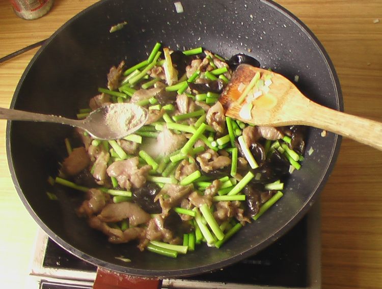 蒜苔炒羊肉步骤10