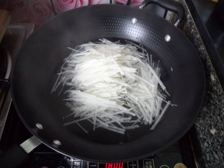 鸡汤萝卜丝步骤3