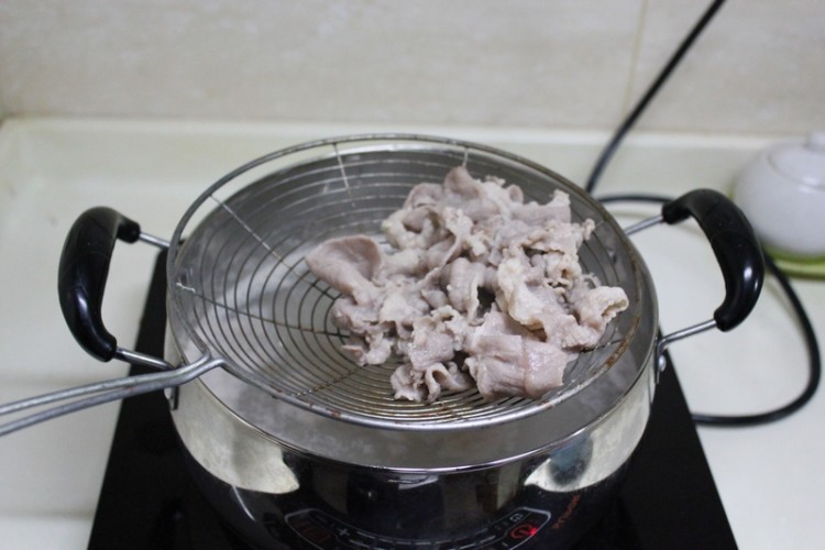 紫洋葱爆羊肉步骤2